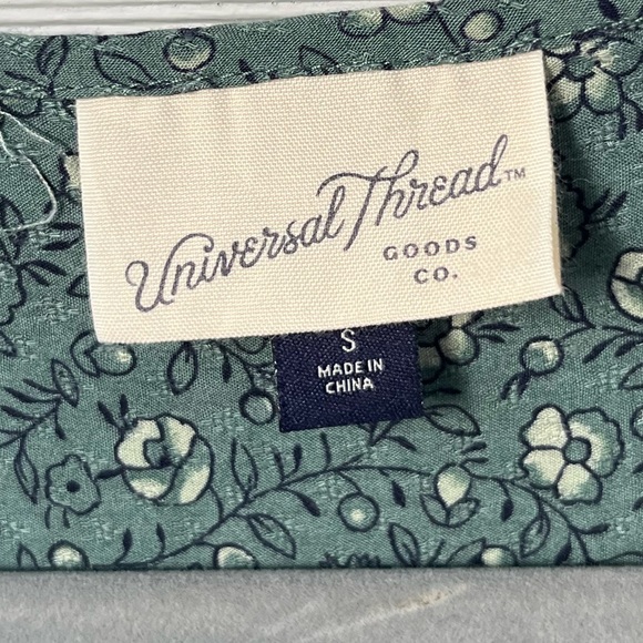 Universal Thread Indigo Blue Floral Top, Size S. - Picture 3 of 3